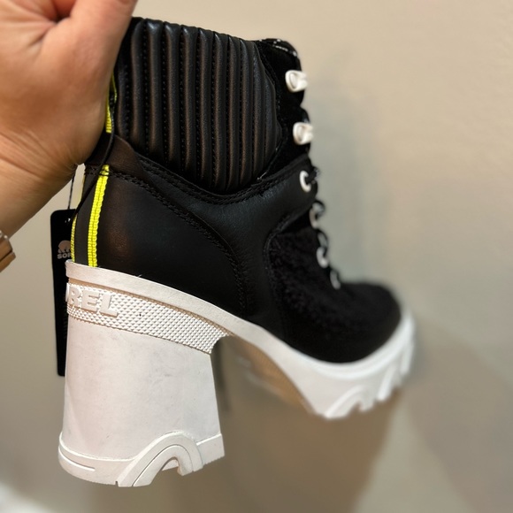 SOREL BREX HEEL LACE BOOTIE Black and White, size 8 - Picture 11 of 13